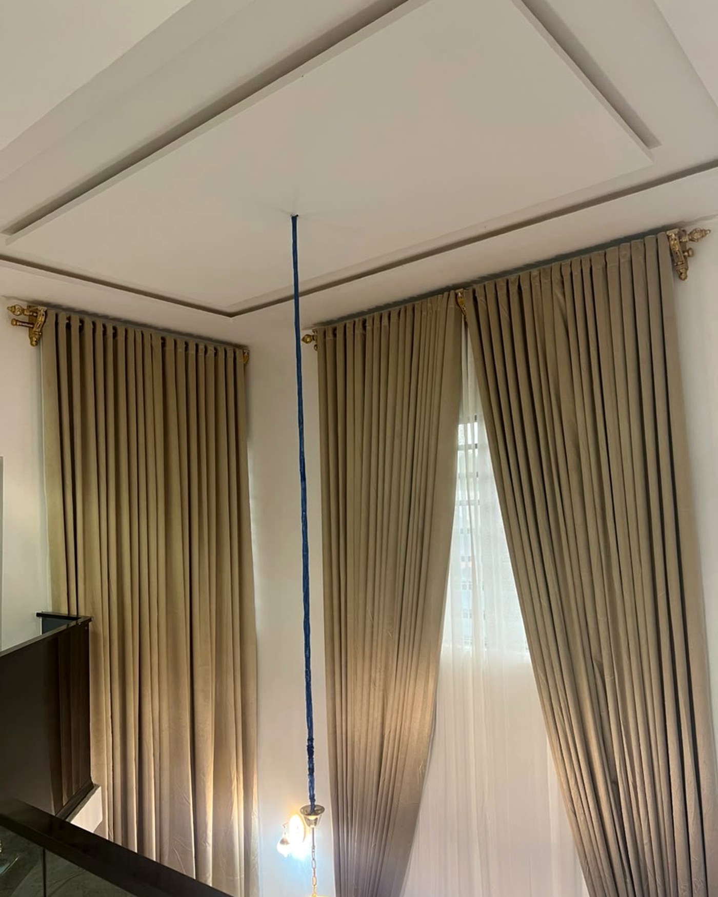 Double-height eyelet on brass poles